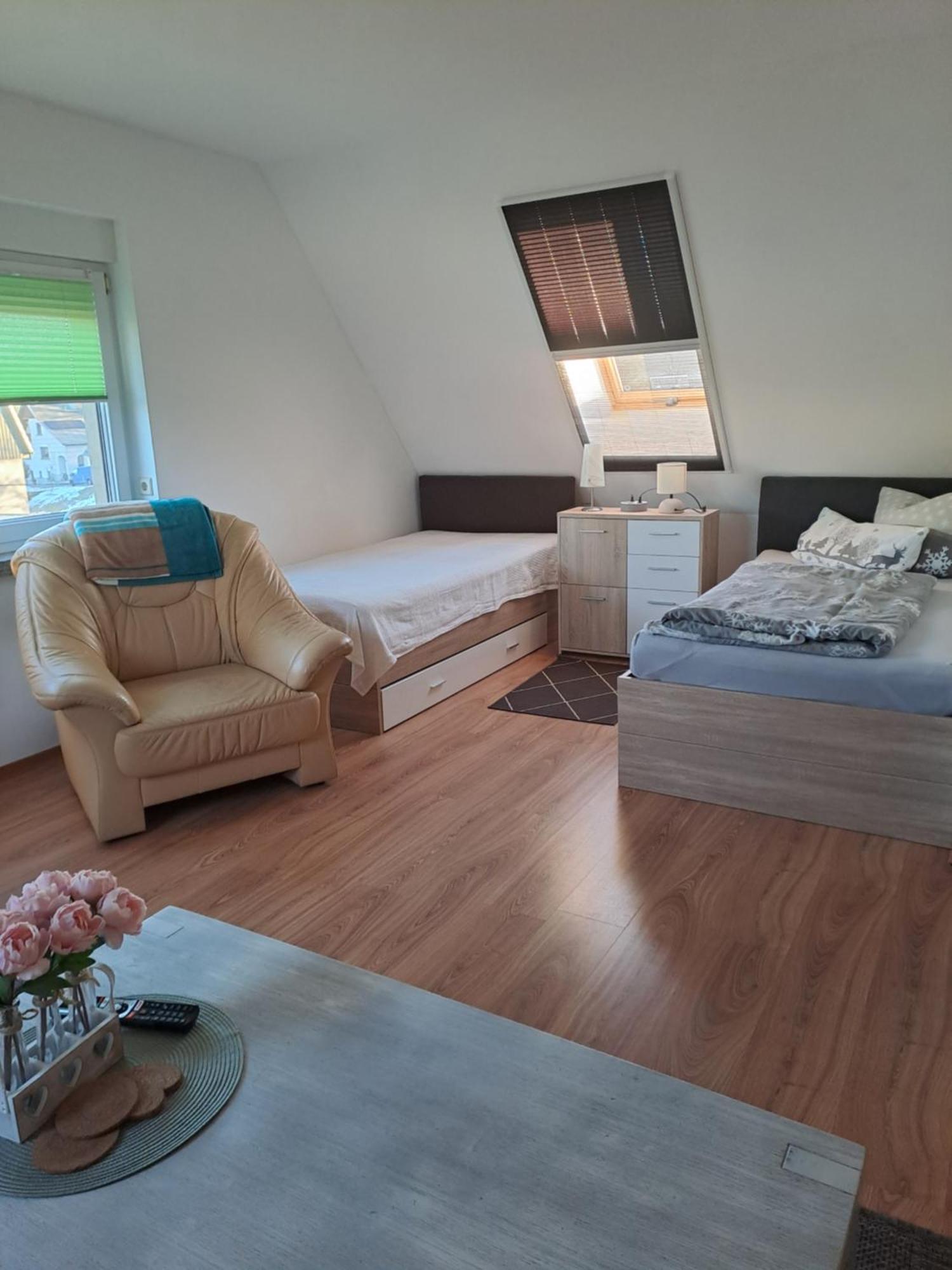 Monteur- Und Ferienwohnung In Hainichen - Obergeschoss Oder Dachgeschoss - Familie Weber Bockendorf Dış mekan fotoğraf